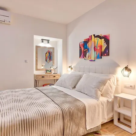 Candler's Old Town Apartmán *